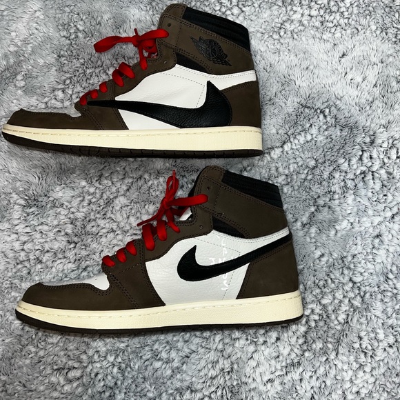 Travis scott Jordan ones. Barely worn. Never on grass. main image 13